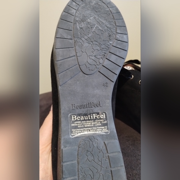 NWT BeautiFeel Ivory/Black Velvet Suede lux trainer shoes, Italian leather. - Picture 4 of 15